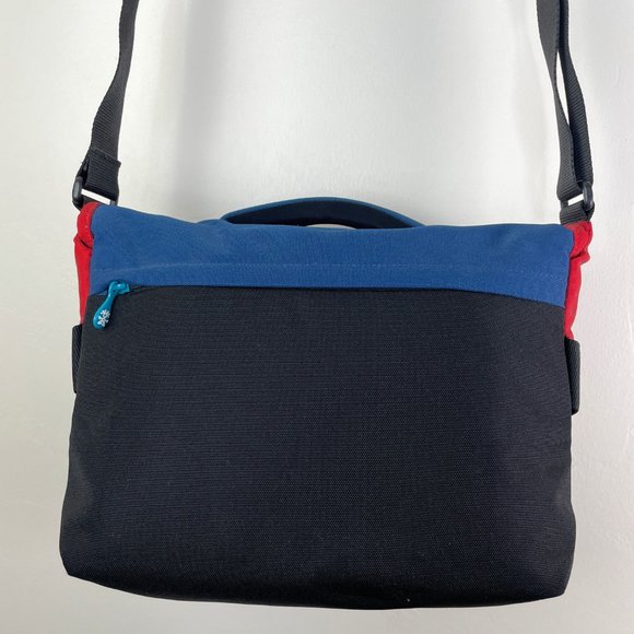 Crumpler 6 Million Dollar Home Shoulder Bag for Compact Digital SLR Camera Bag - Picture 9 of 13